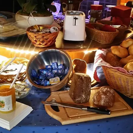 Sportpension Christina By Piaunddirk Guest house Fuegen