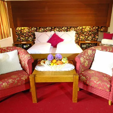 Sportpension Christina By Piaunddirk Guest house Fuegen